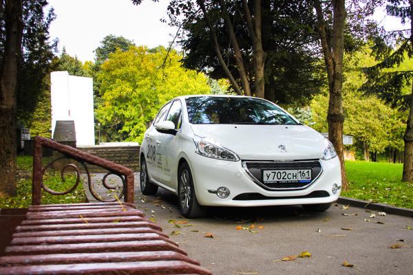 Осенний марафон: тест-драйв Peugeot 208